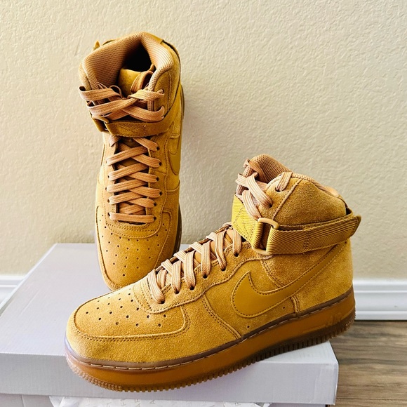 NEW IN BOX!! Unisex Nike Wheat Air Force 1 High LE GS Sneakers - Picture 1 of 11